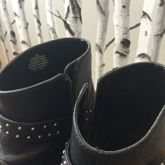 Seraphim Pointy Toe Black Booties - Picture 6 of 7